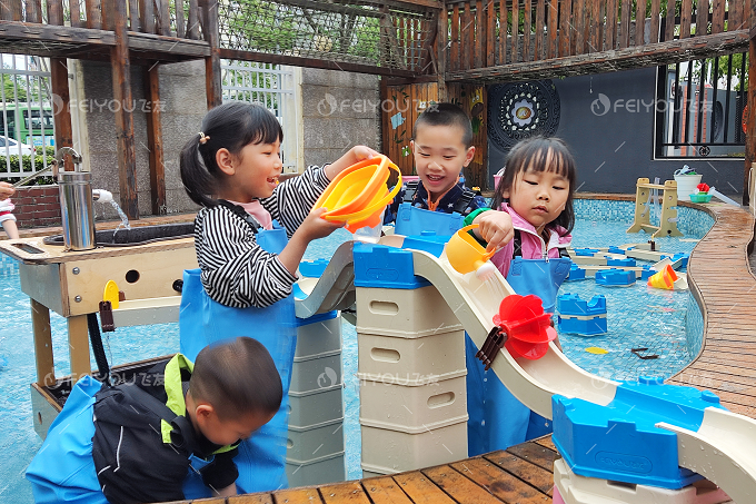 走進(jìn)幼兒園沙水玩具，體驗(yàn)探究樂趣